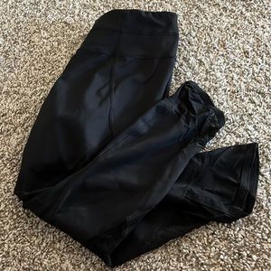 Cropped legging with mesh cutouts